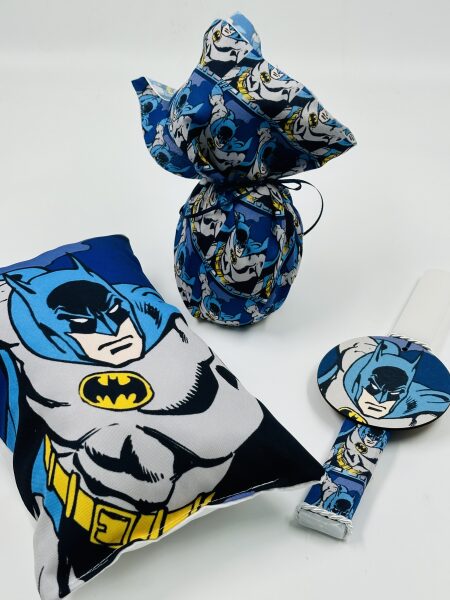 EASTER 24001 Πασχαλινό Σετ Bonjourbebe με Θέμα τον "Batman" (Λαμπάδα-Μαξιλάρι-Αυγό)