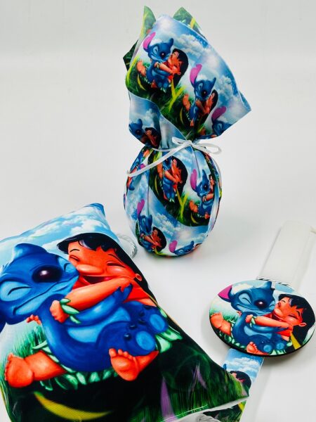 EASTER 24004 Πασχαλινό Σετ Bonjourbebe με Θέμα τους "Lilo&Stich" (Λαμπάδα-Μαξιλάρι-Αυγό)