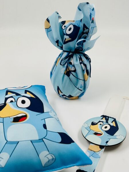 EASTER 24007 Πασχαλινό Σετ Bonjourbebe με Θέμα την "Bluey" (Λαμπάδα-Μαξιλάρι-Αυγό)