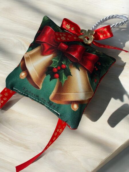 Χριστουγεννιάτικο Αρωματικό Μαξιλαράκι "Χτυπούν Χαρμόσυνα οι καμπάνες με Κόκκινο Lourex"