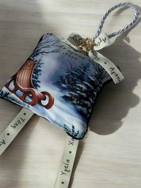 Χριστουγεννιάτικο Αρωματικό Μαξιλαράκι "Έλκυθρο στα χιόνια και με Μπλέ Βελούδο"