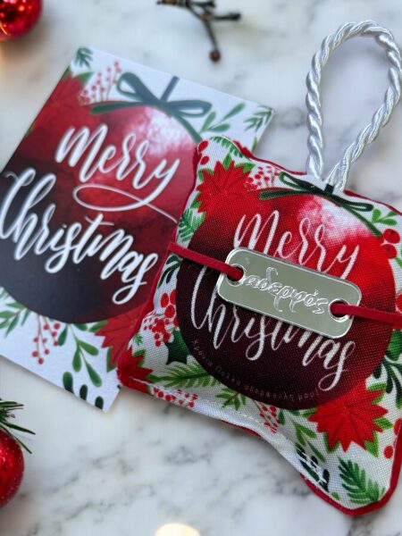 Χριστουγεννιάτικο Μαξιλαράκι "Red Merry Christmas" με Βραχιολάκι και ευχετήρια κάρτα!